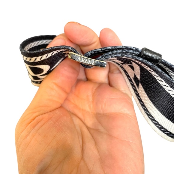 Black pebble Leather Cross body Purse - Picture 9 of 12